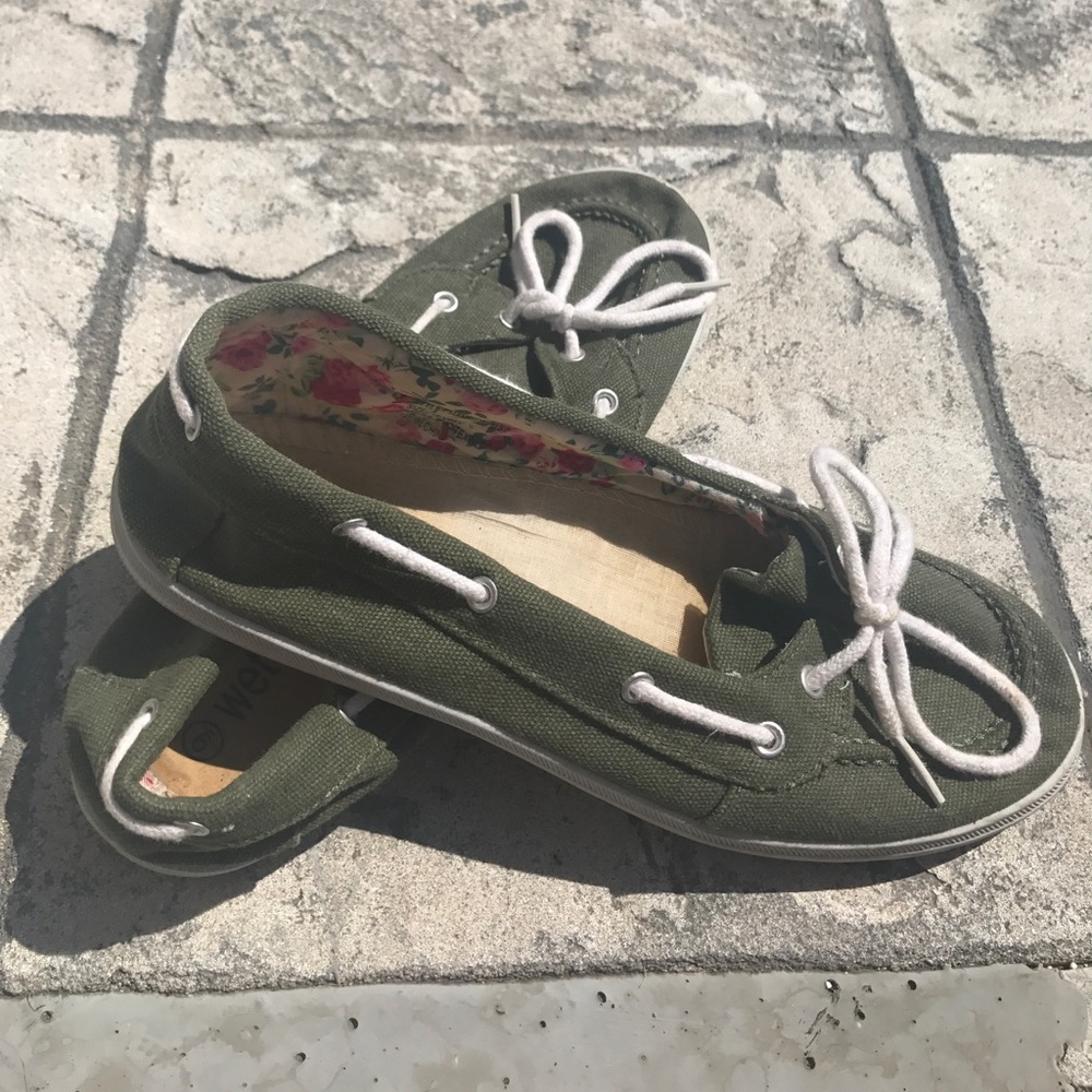 WetSeal • Shoes • Green • Size 9
