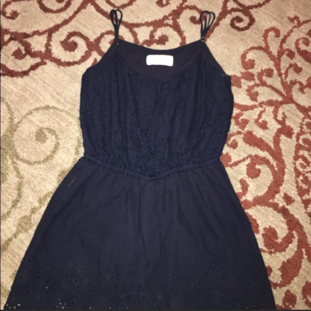 Navy blue romper. Size M, very good condition.