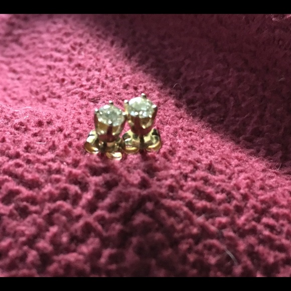 Diamond earrings - Picture 3 of 4