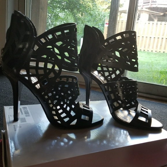 BCBG Max Azria Laser Cut heel. - Picture 2 of 5