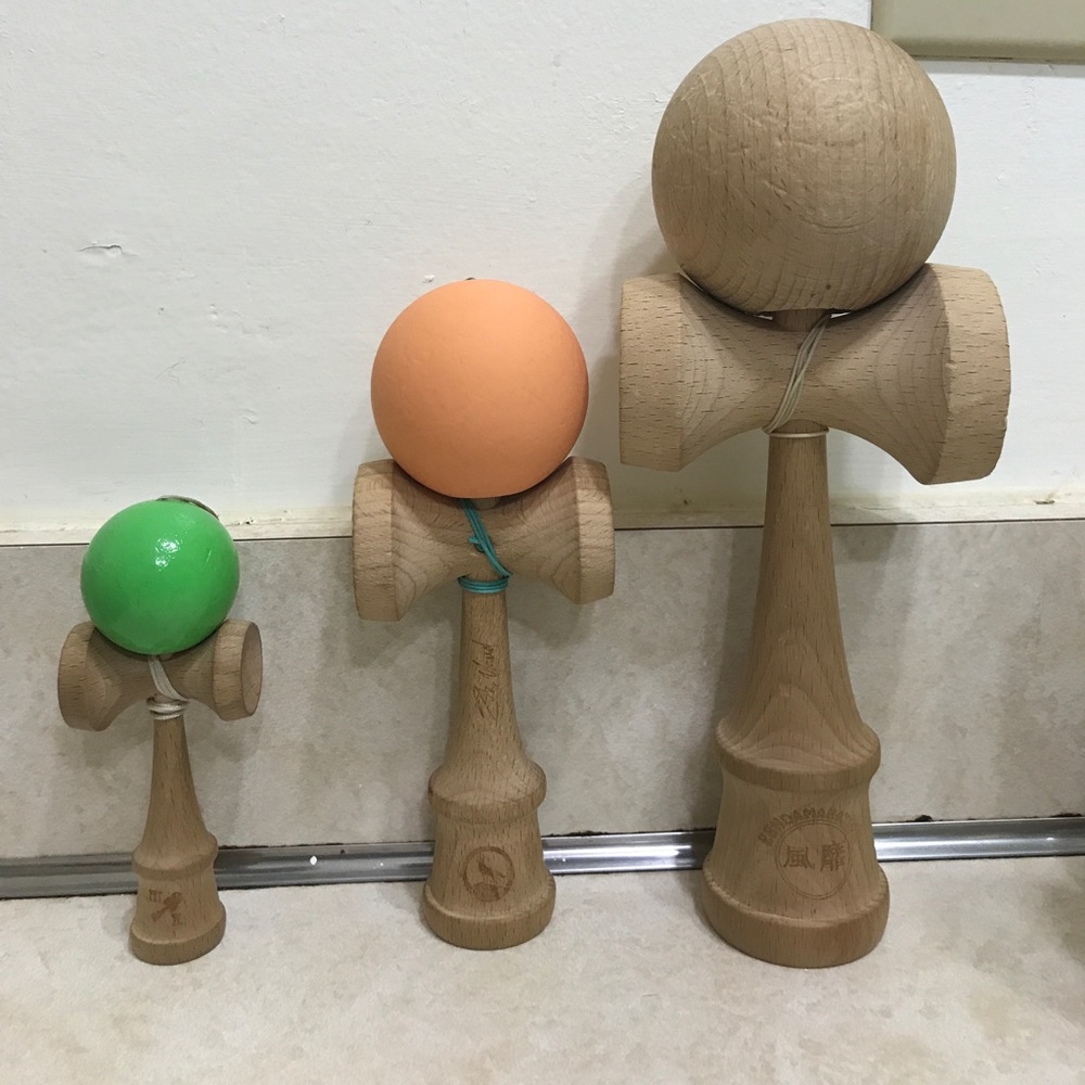 Mini kendama