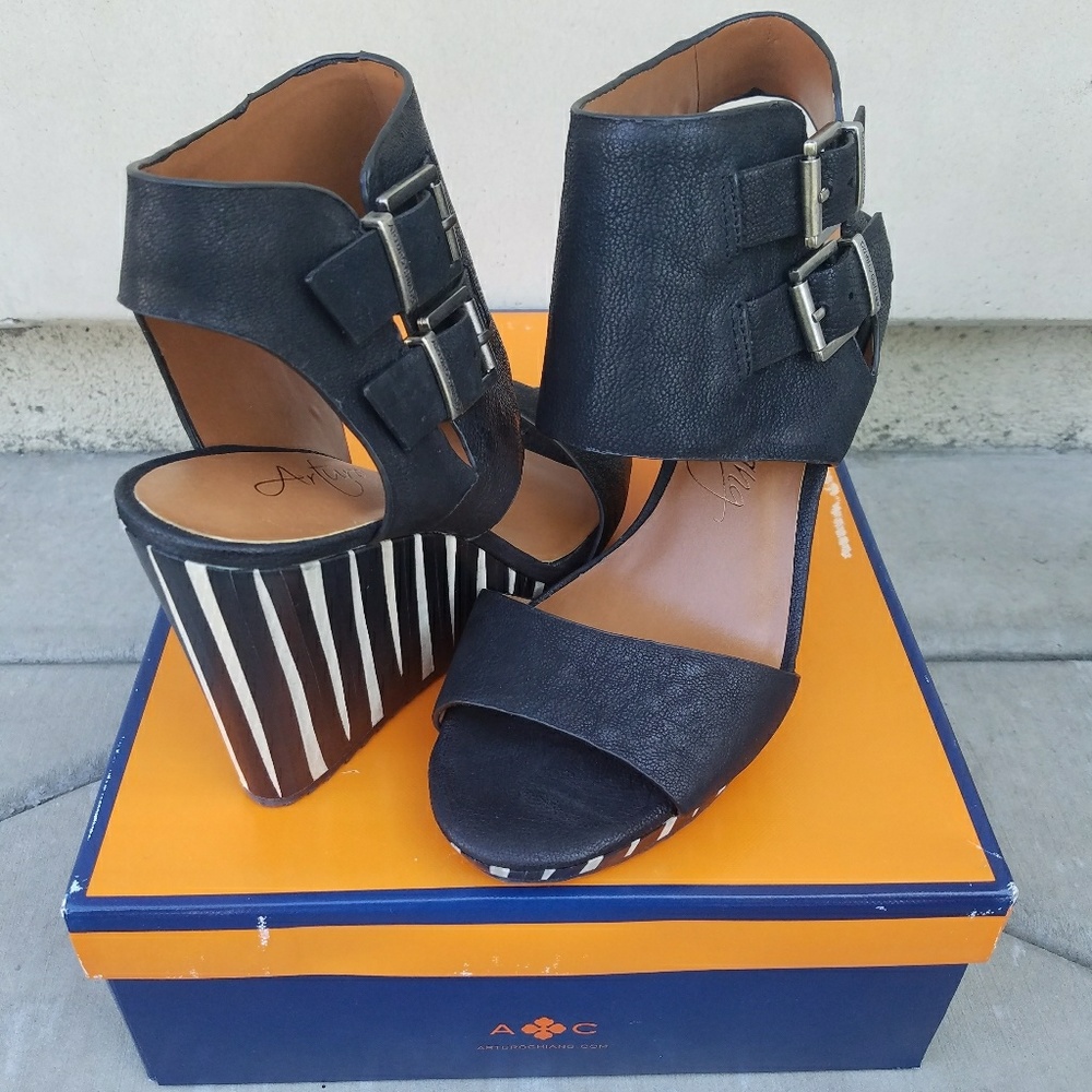 Edgy Arturo Chiang Wedges - Picture 2 of 4