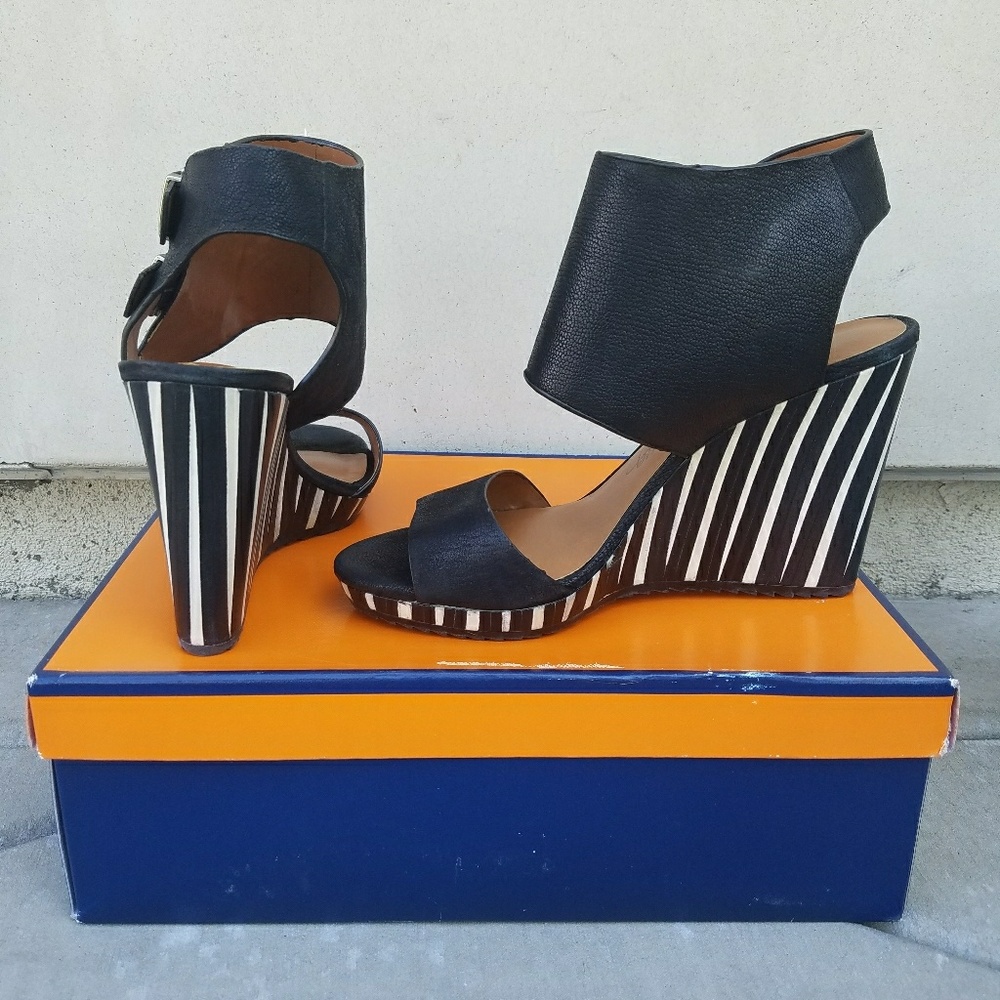 Edgy Arturo Chiang Wedges - Picture 4 of 4