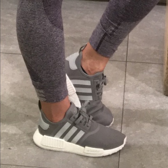 ✨SOLD ✨Adidas NMD R1 - Picture 3 of 4