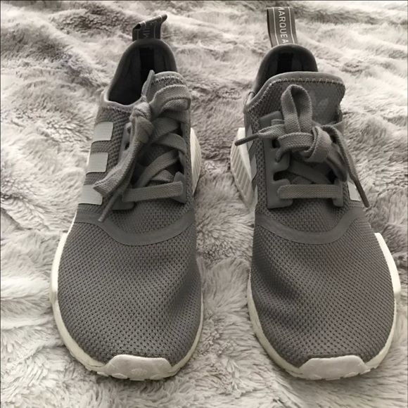 ✨SOLD ✨Adidas NMD R1 - Picture 2 of 4