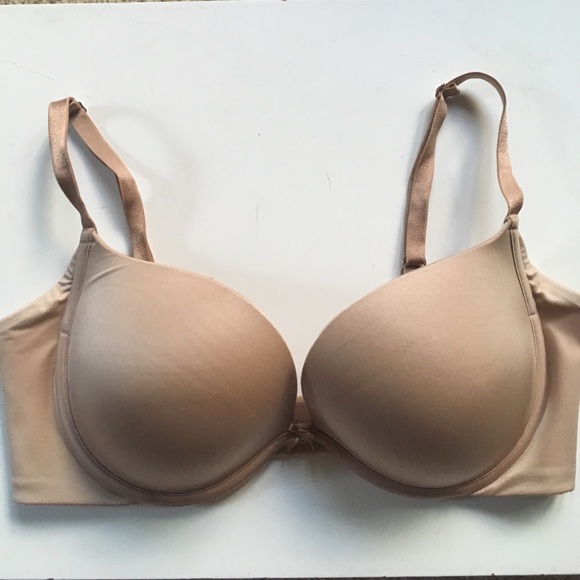 🎉SALE🎉 TWO NWOT VS plunge push-up bras - Picture 1 of 4