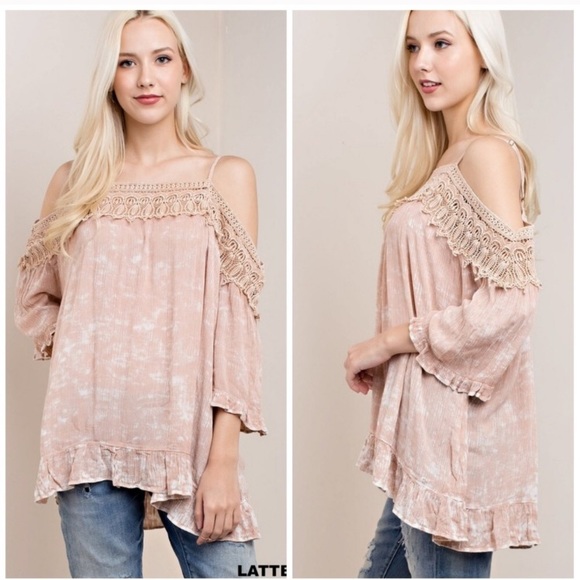 🆕 LAST ONE!! Crochet Cold Shoulder Top - Picture 2 of 3