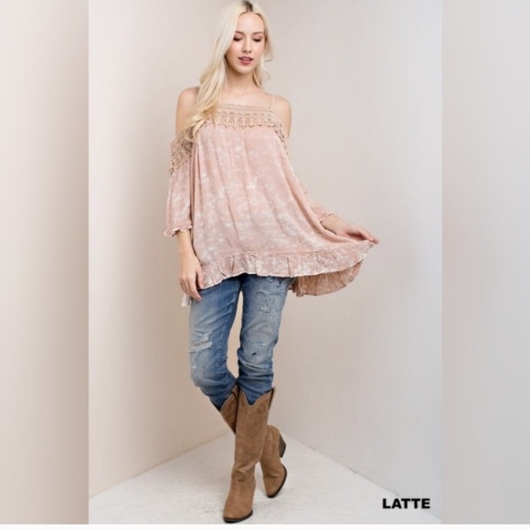 🆕 LAST ONE!! Crochet Cold Shoulder Top - Picture 3 of 3