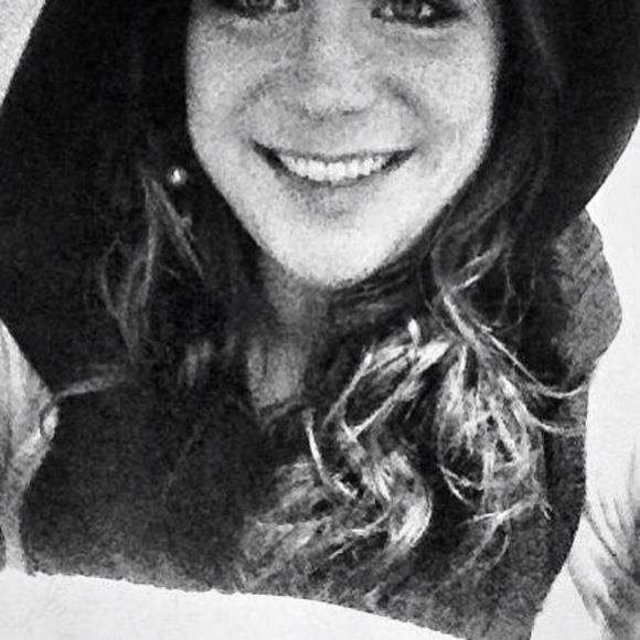 Meet your Posher, Sara - Picture 1 of 1