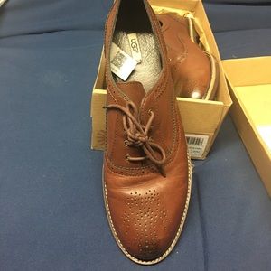 UGG tie loafer/oxford