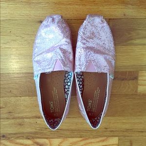 Size 7 pink sparkly Toms