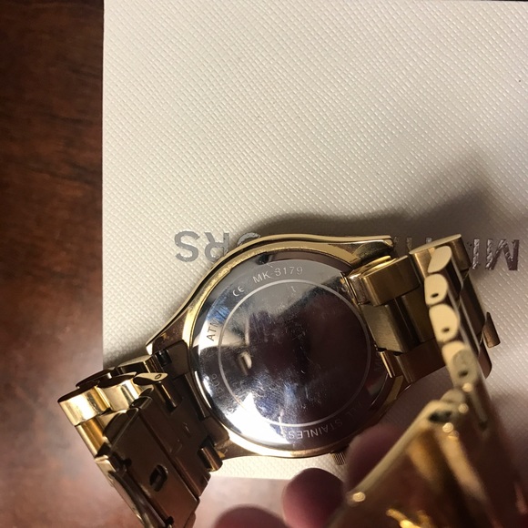 Slim-runway Gold-toned stainless steel MK watch - Picture 4 of 4