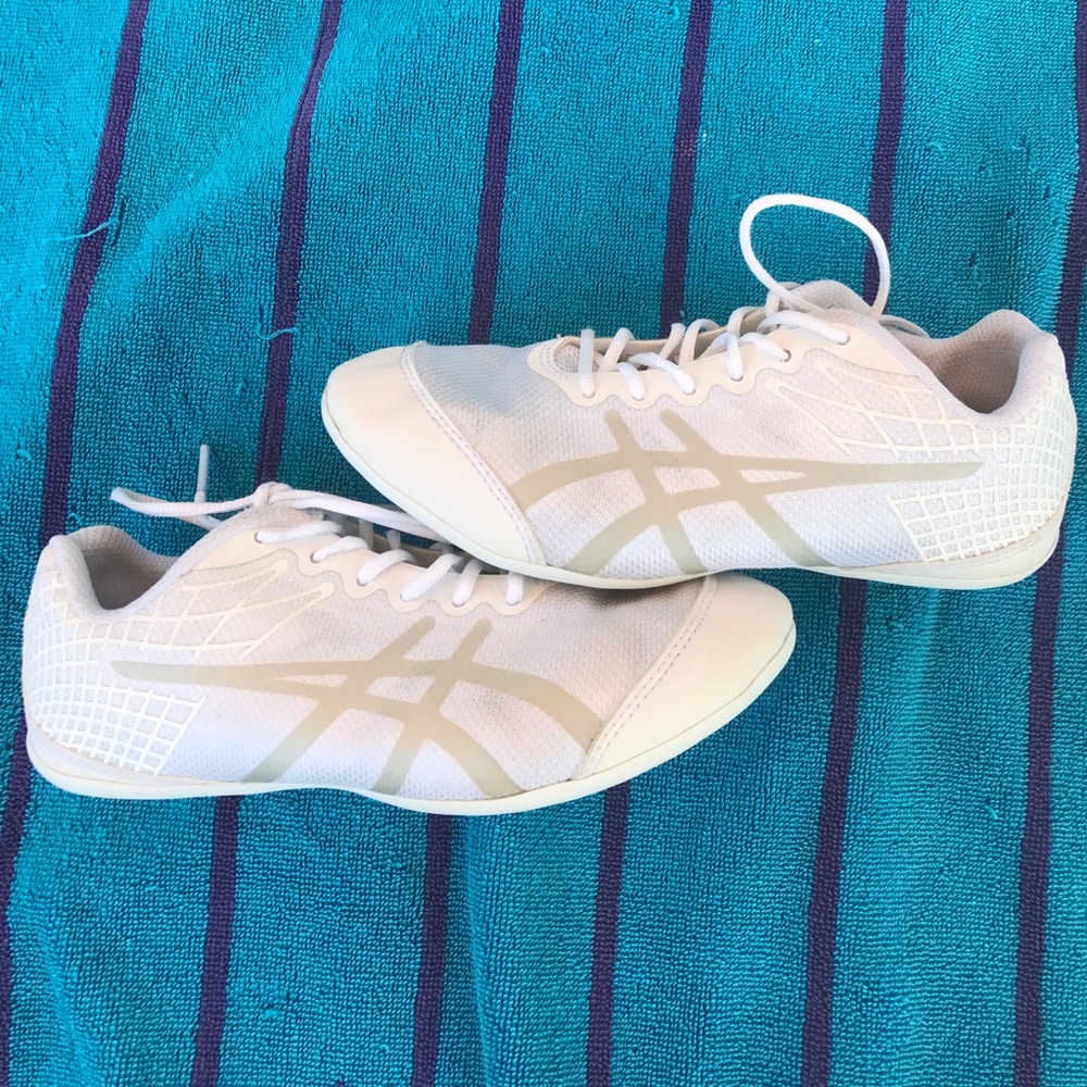 Youth Cheer shoes