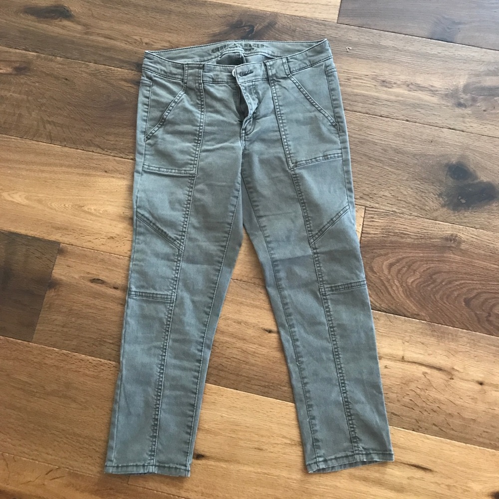 AE Moto Capris