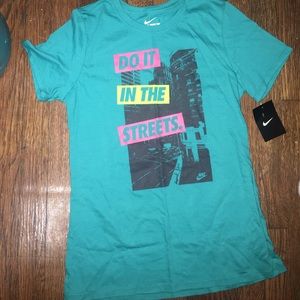 Nike Women Sportswear Tee