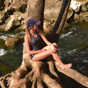 Meet your Posher, Monica