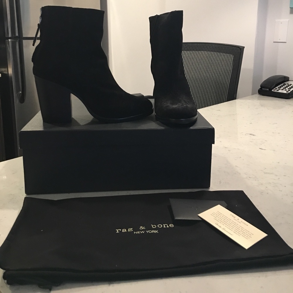 Black rag and bone suede Ashby bootie size 39