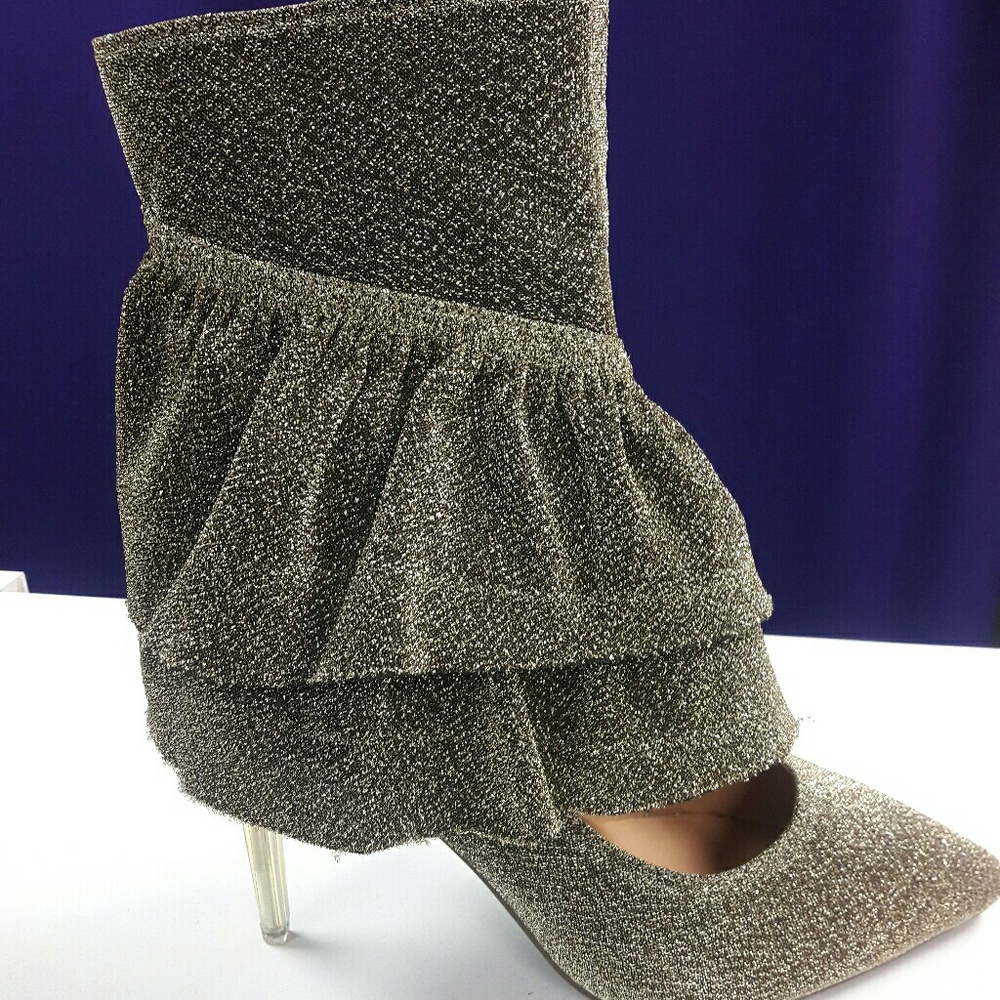 👠NWT👠 Cape Robbin Gold high heels