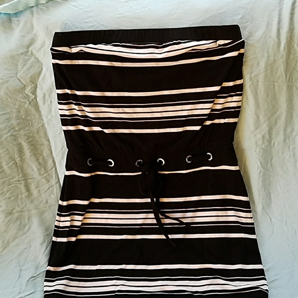 Cute white house black market strapless dress