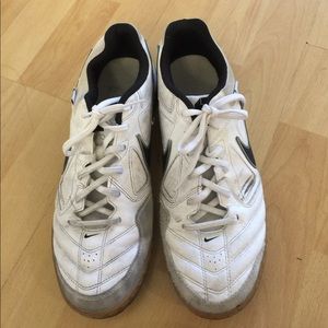 REDUCED MENS Nike Gato shoes.  GUC.  Size 10.5