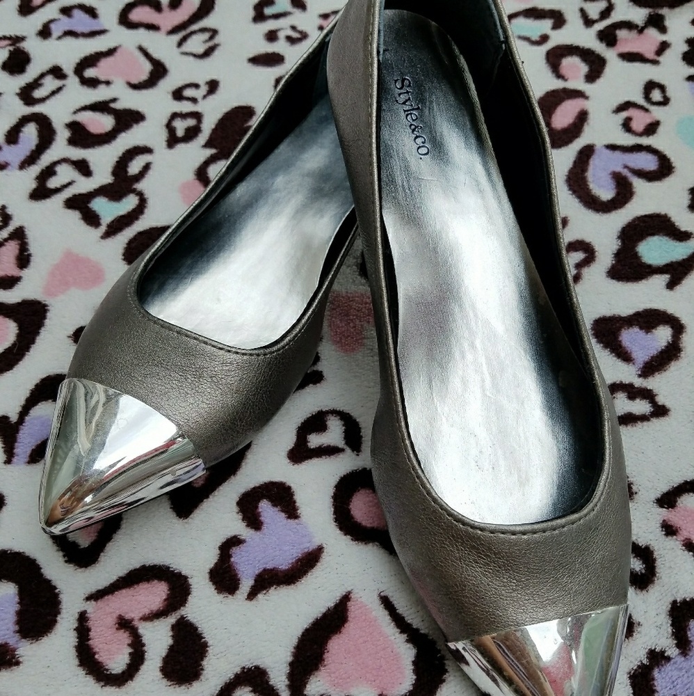 Women's pointed toe flats