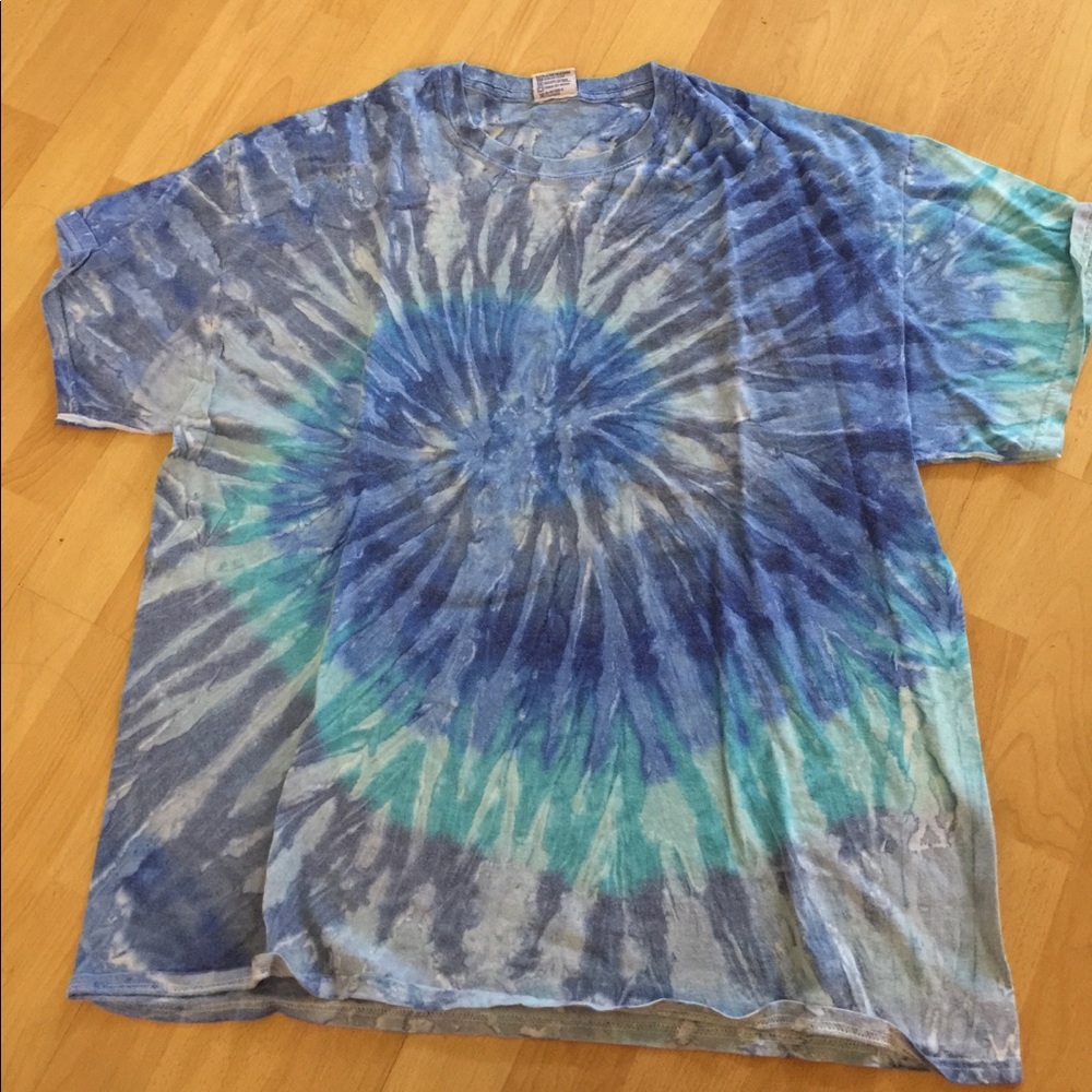 REDUCED MENS tie dye shirt.  GUC Size XL