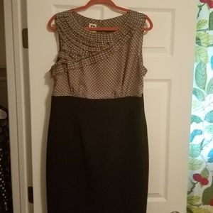 Fitted Anne Klein Dress. Mod. Chic.