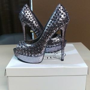 BNIB Steve Madden Spike and Glitter Platform Heels