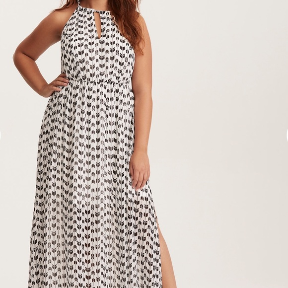 🖤 ONLY 1 LEFT!! I Arrow Print Halter Maxi Dress - Picture 4 of 4