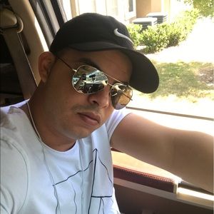 Meet your Posher, Ernesto