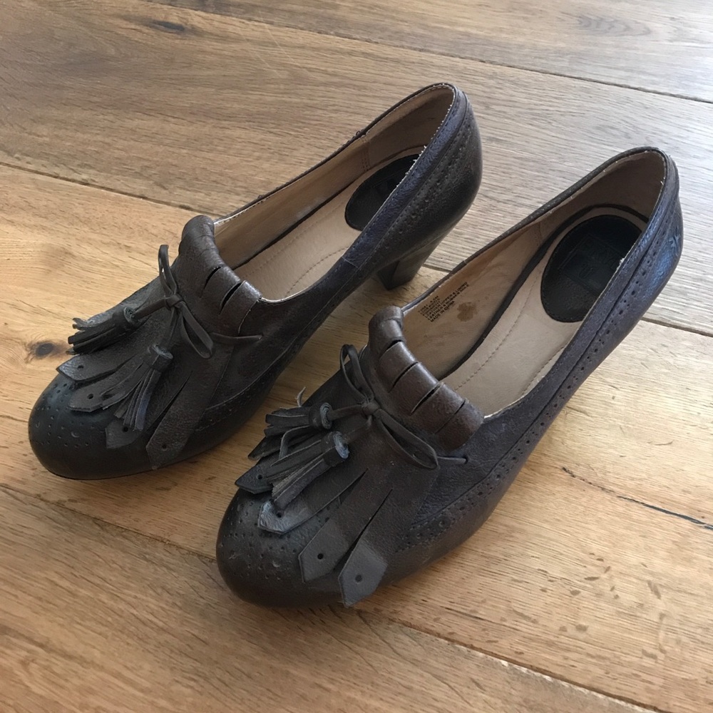 Frye Lois Kiltie Pump