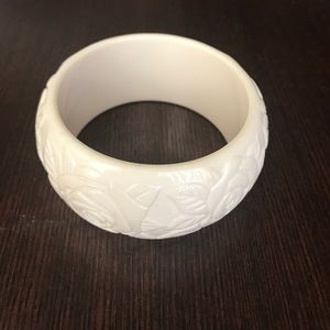 Lucite vintage white bangle bracelet