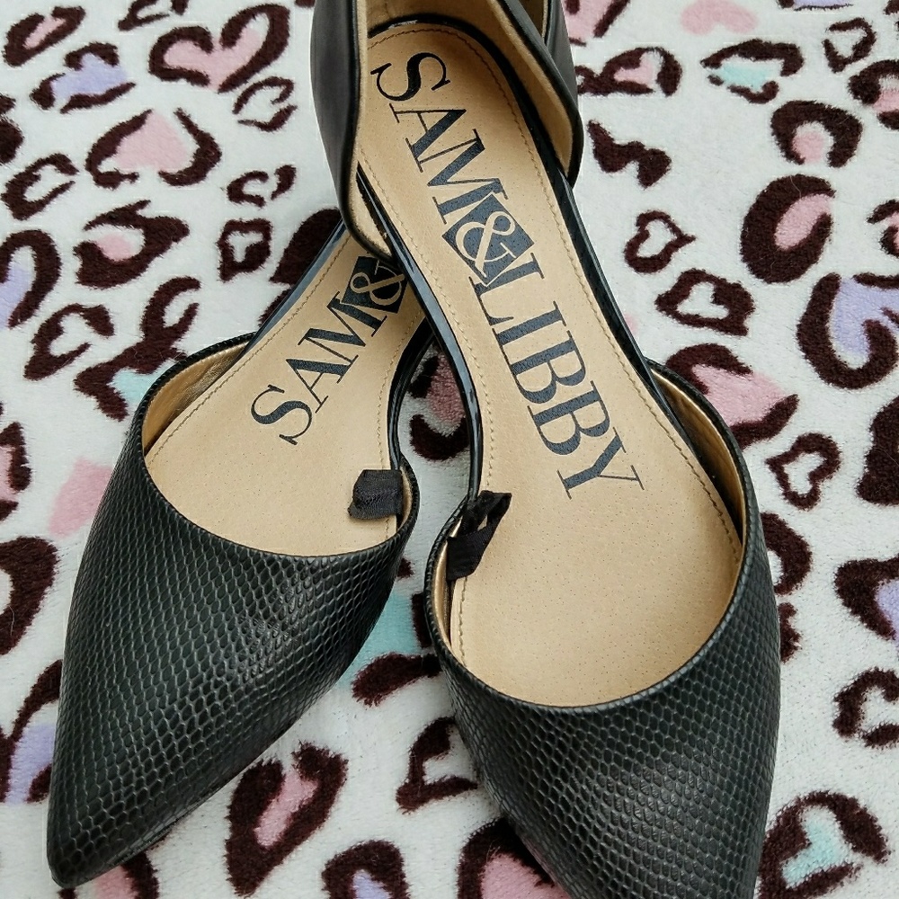 Women's black pointed toe flats