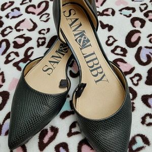 Women's black pointed toe flats
