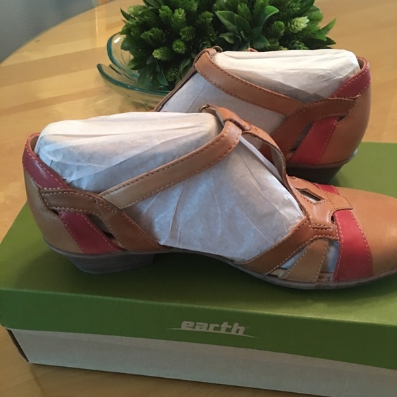 Women's Sandals - Picture 2 of 4