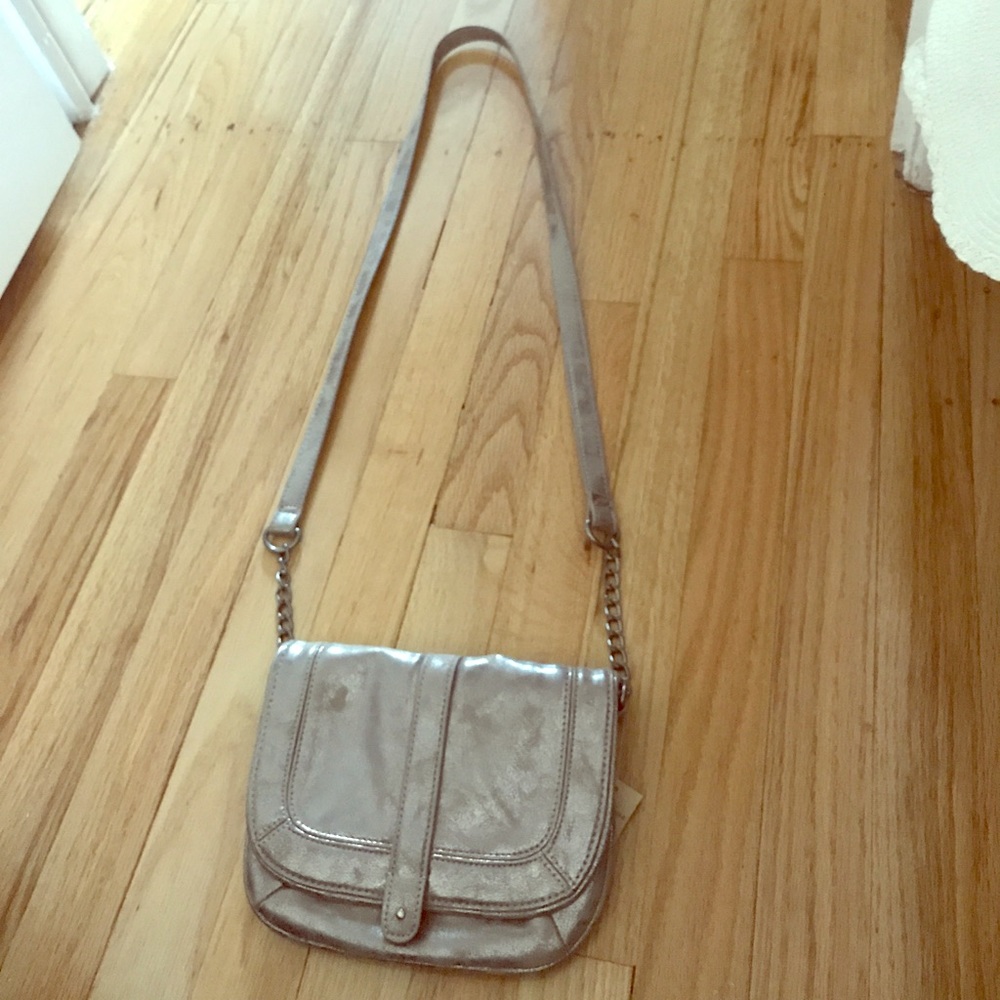 Cute little satchel bag. Perfect for going out (: