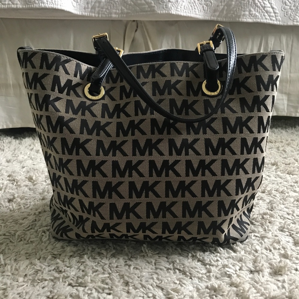 Michael Kors Signature Tote Bag!