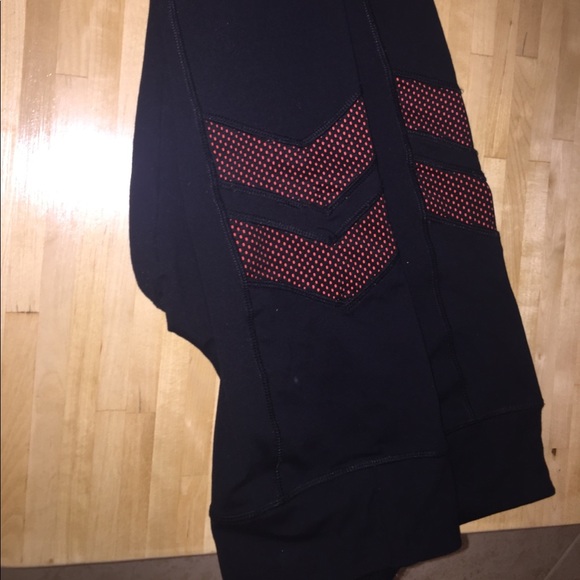 Black and Pink Half Calf leggings - Picture 2 of 2