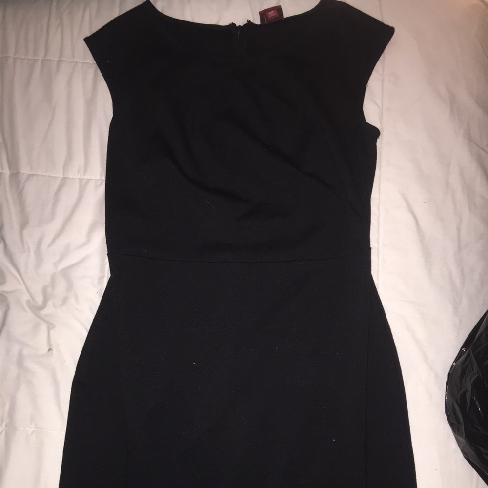 Sleek fitted little black dress