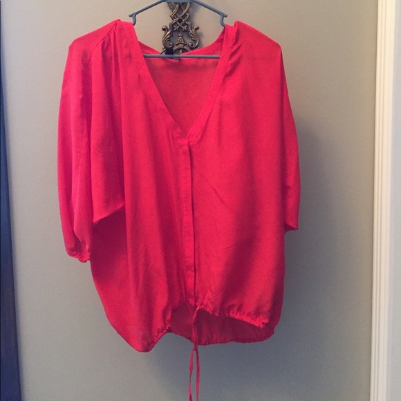 Red blouse with tie bottom - Picture 1 of 2