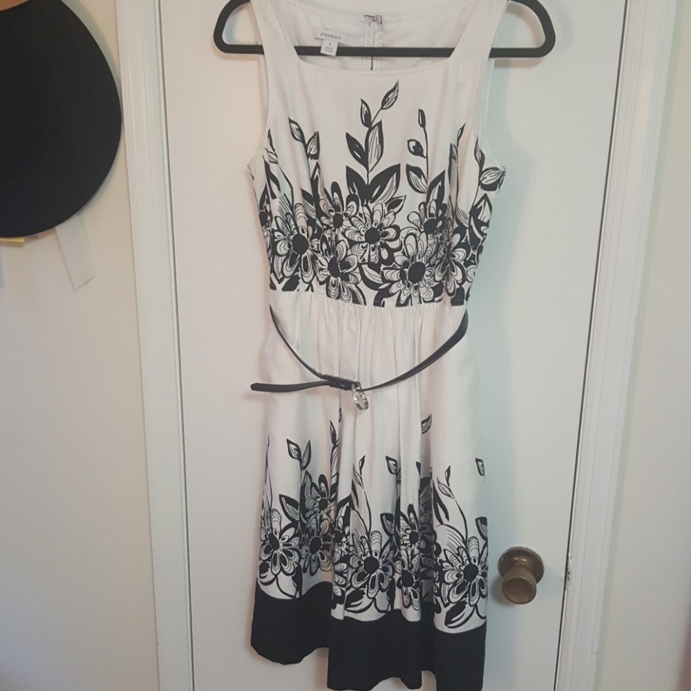 Dressbarn -Cute dress with pockets!!