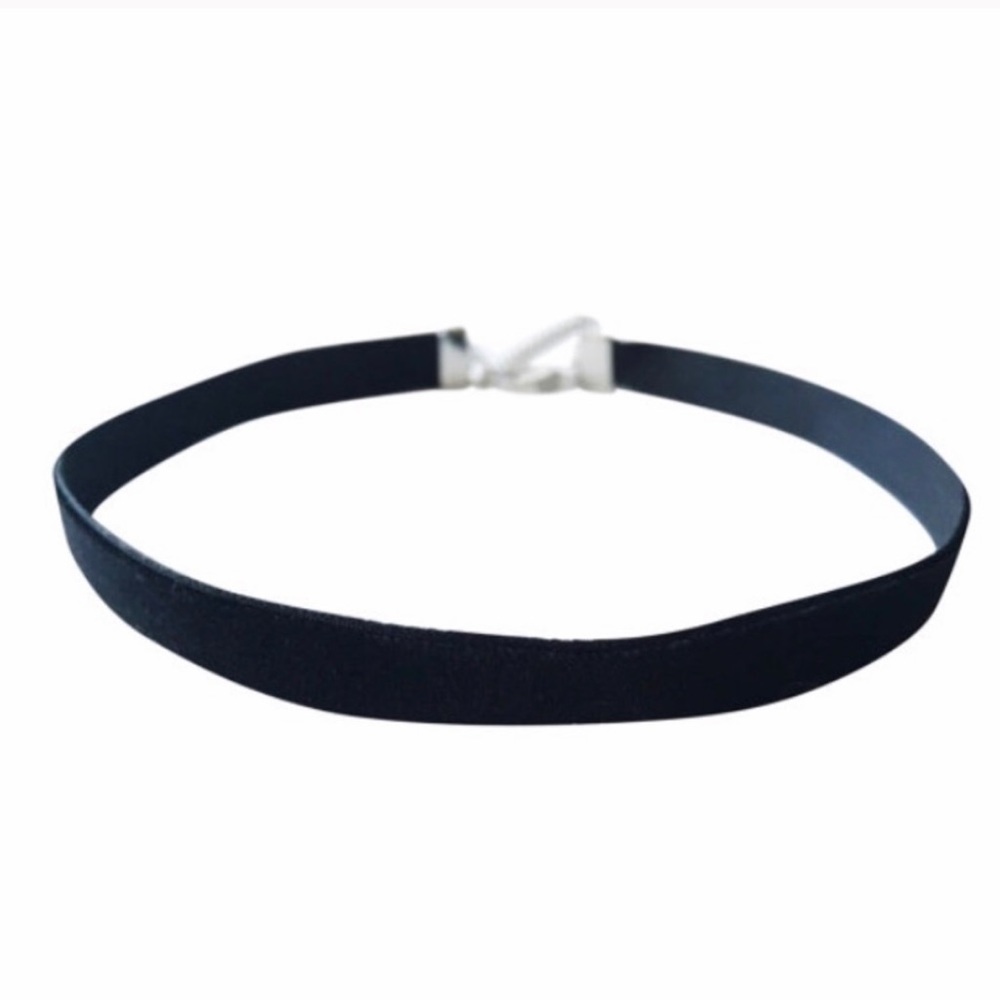 Black velvet chocker