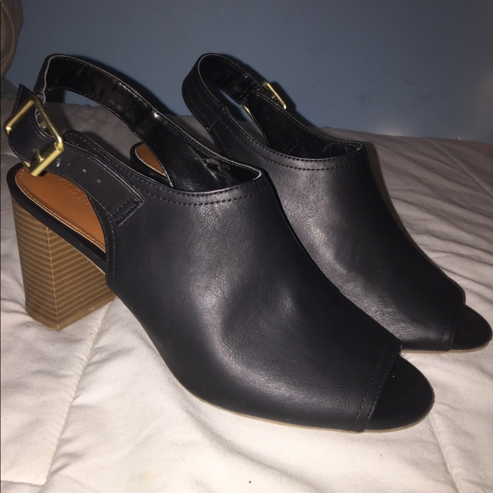 Toeless black and brown boots