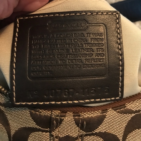 •Coach Signature Hobo• - Picture 3 of 7