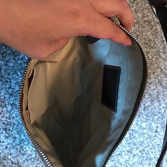 •Coach Signature Hobo• - Picture 4 of 7