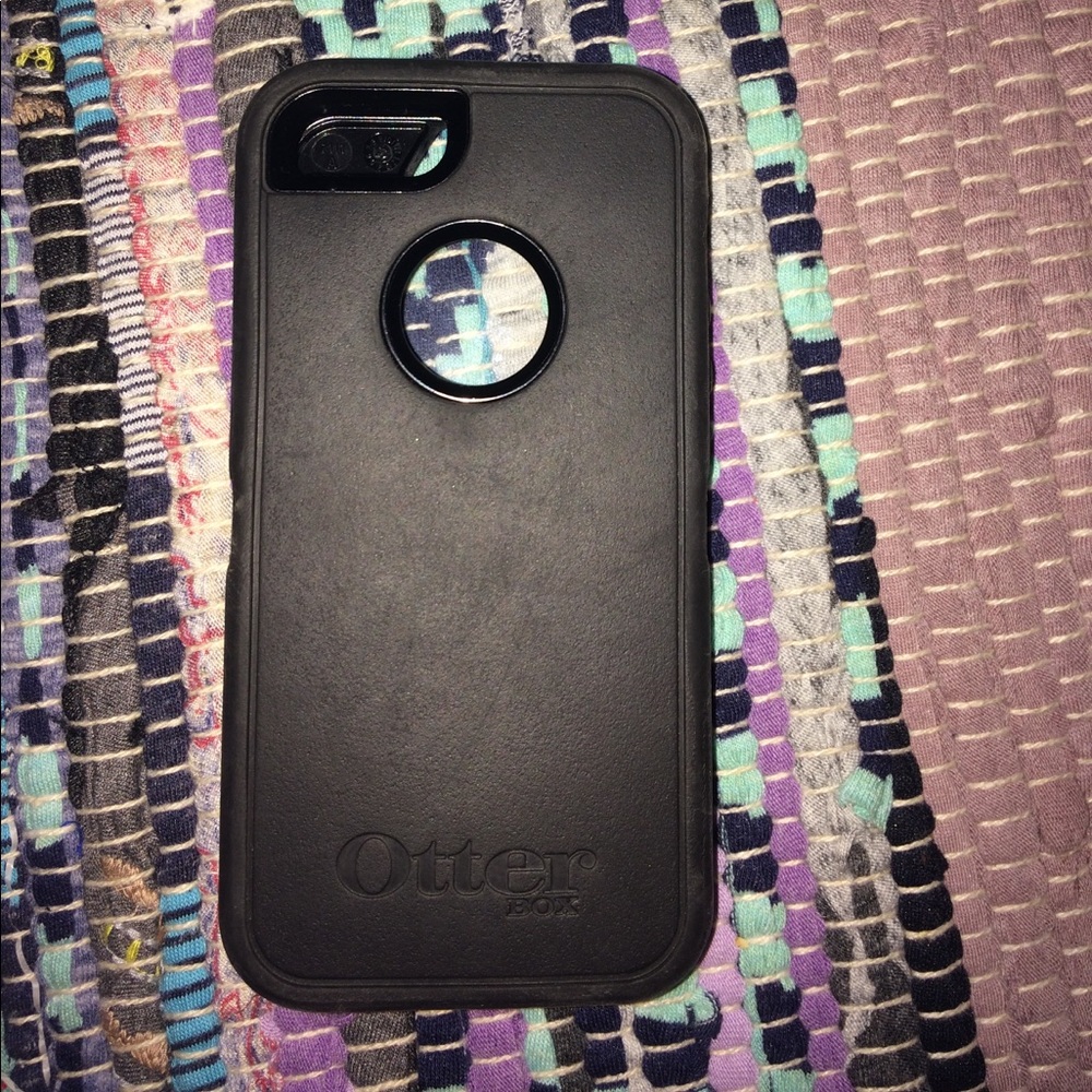 Black iPhone 5s Otterbox