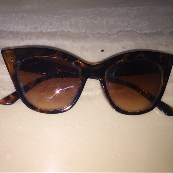 3 Set of wing sunglasses - Picture 3 of 5