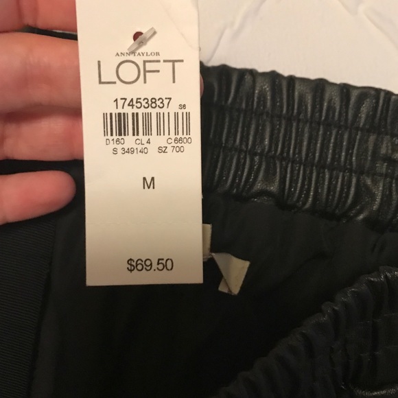 NWT leather mini skirt w/ pockets - Picture 3 of 3