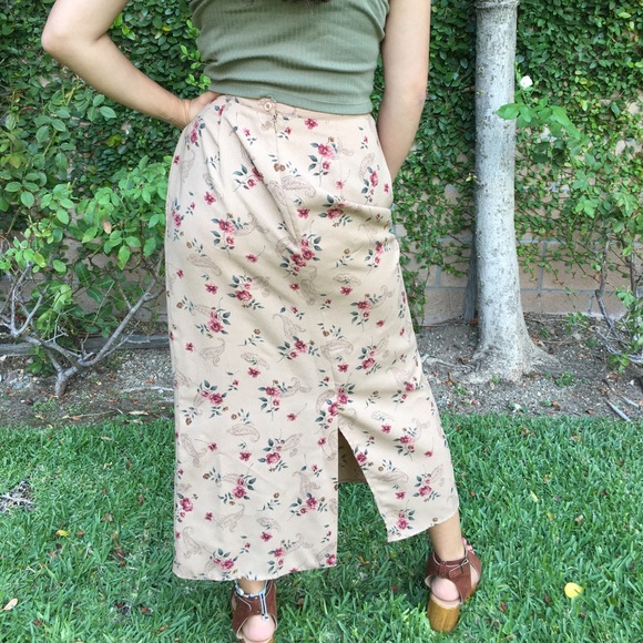 Long Tan and Floral patterned skirt - Picture 2 of 4