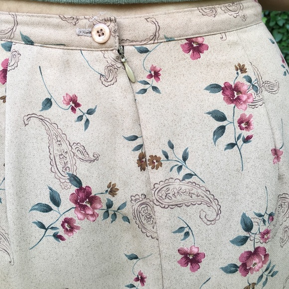 Long Tan and Floral patterned skirt - Picture 3 of 4